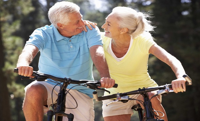 elderly-old-couple-relationship-longevity-healthy-bikes-happiness-aging