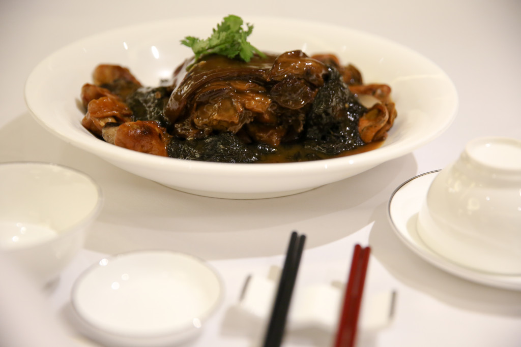 AJ_发财好市元蹄_Braised pork knuckle with dry oyster and fat choy (1)