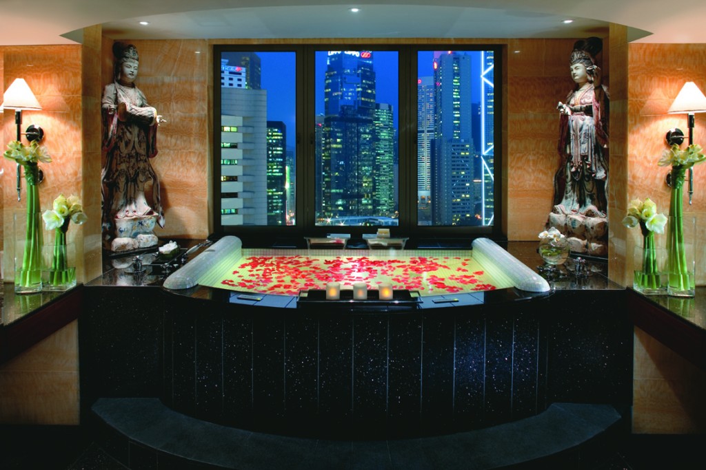MOHKG-Mandarin Suite Bathroom (High Res)