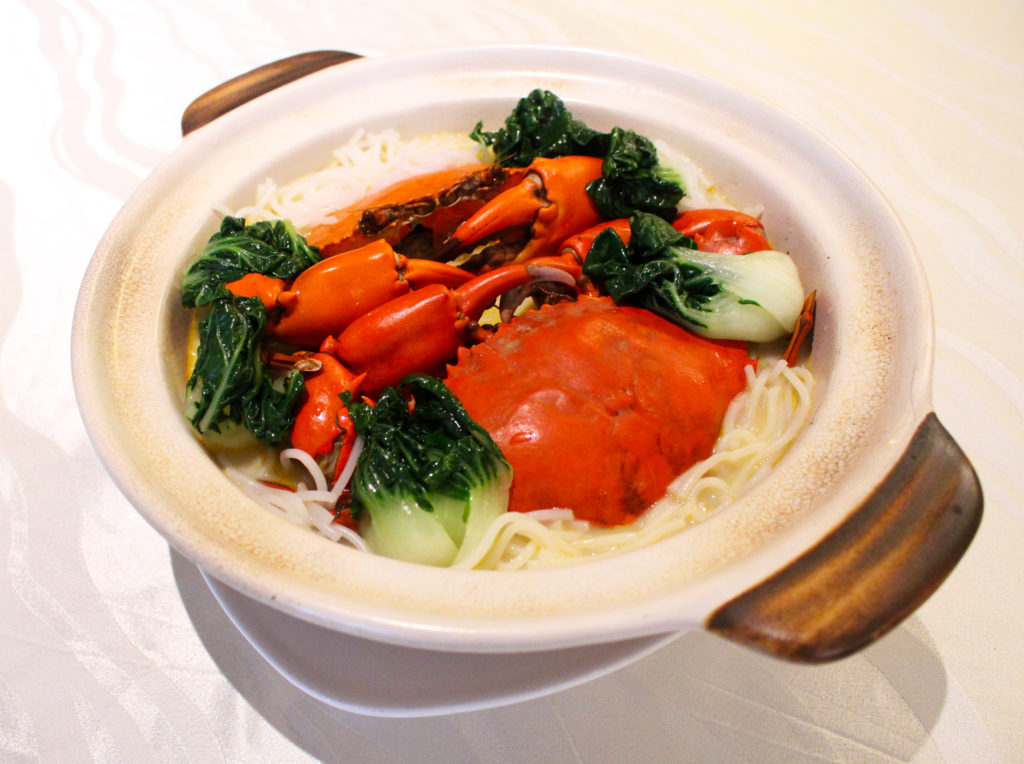Stewed Crab with Thick Rice Vermicelli Served in Claypot